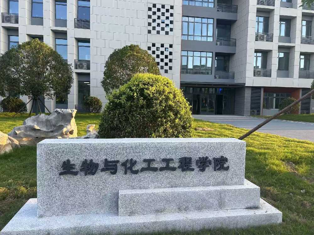 白山市扬州职业大学体育场高杆灯项目